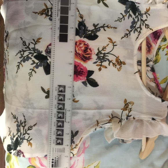 Frilled Armhole Button Closure Back Shell Top - Picture 5 of 5